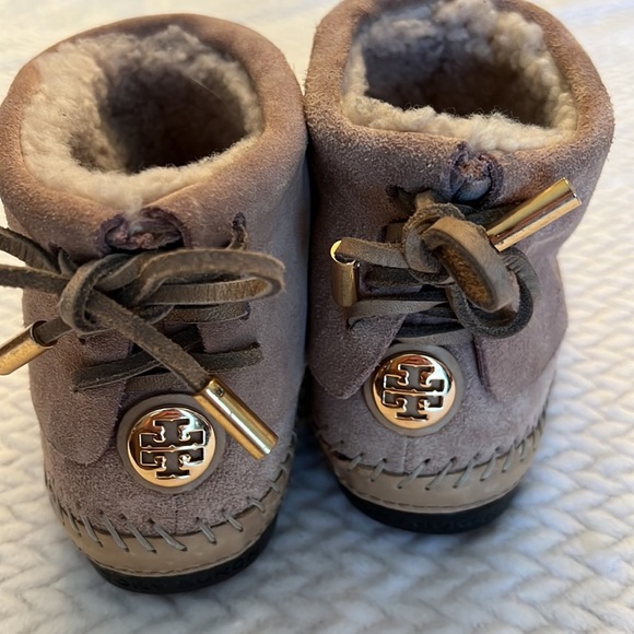 Tory Burch Women’s Tan  Suede and Leather Size 7.5
Sherpa lined Warm - Picture 2 of 9